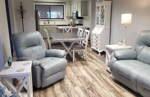Georgetown Condo | Little slice of heaven 2-bedroom condo in superb Georgetown with deck on lake