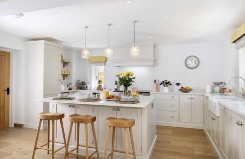 Bourton-on-the-Hill Cottage | Little Tithe, Set back from the road at the end of a private gated gravel driveway