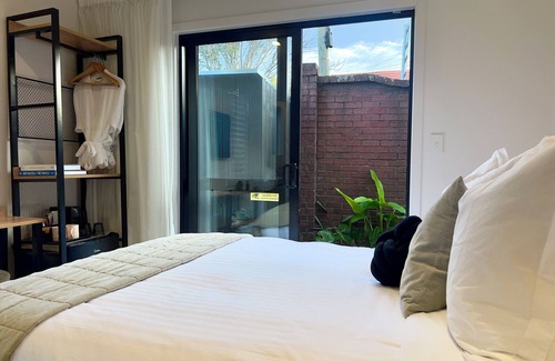 Greenlane Bed & Breakfast | Little Wheturangi | Private Guest Suite | One Tree Hill