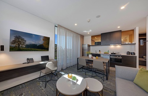 Kingswood Apartment | Littomore Suites Kingswood