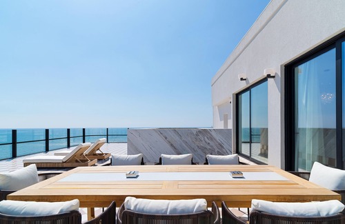 Larnaca Apartment | LIV Mackenzie Beach Suites