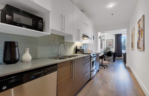 Downtown Montreal Apartment | LiV MTL Downtown-402 Spacious 2BR Suite + Lounge