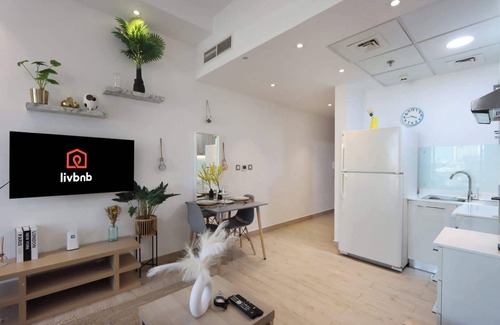 Jumeirah Village Triangle Apartment | Livbnb - Chic and Cosy Studio with Rooftop Pool, JVT