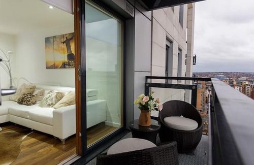 Leeds Apartment | Live in Leeds Sky Penthouse