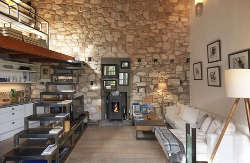 Plaka House | Live in the Acropolis' Shadow-now w/super Terracen