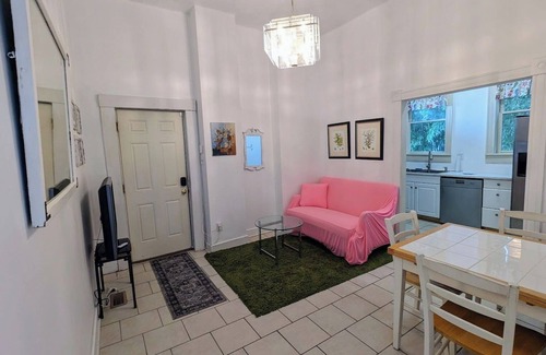 Fan District Apartment | Live in the Fan! Apt: 2B + Parking in an Italianate on Grace, near everything!
