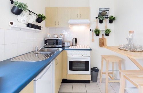 Surry Hills Apartment | Live in the heart of Surry Hills - walk to City