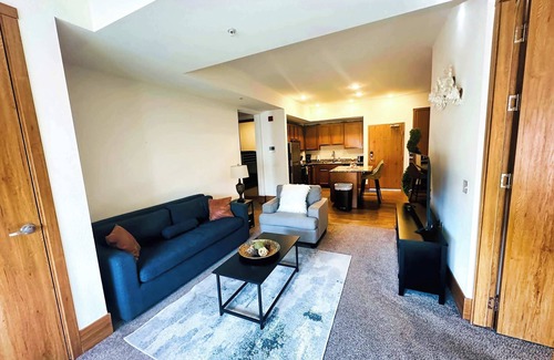 Grandville Apartment | Live Like Royalty! Grand Castle Apt Near Attractions