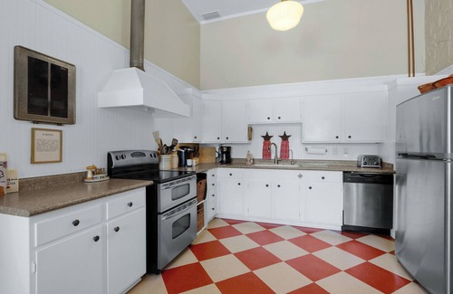 Spring Branch House | Live Oak Ranch - Swimming Pool Property with Sleeping for 20!