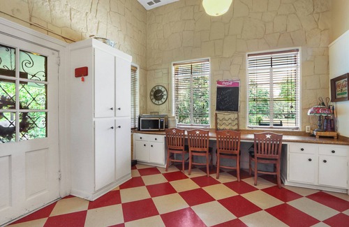 Spring Branch House | Live Oak Ranch - Swimming Pool Property with Sleeping for 20!