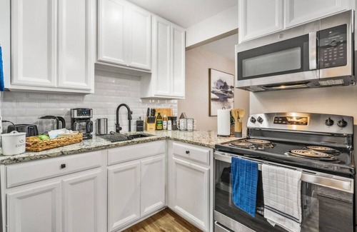 Central Arlington Apartment | Live the Excitement: Prime 1BD Close to the Action
