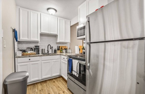 Central Arlington Apartment | Live the Excitement: Prime 1BD Close to the Action