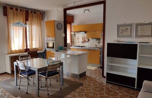 Caorle Apartment | Lively and bright flat in Caorle