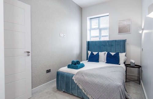 Didcot Apartment | LiveStay - Modern Apartment in Didcot*3