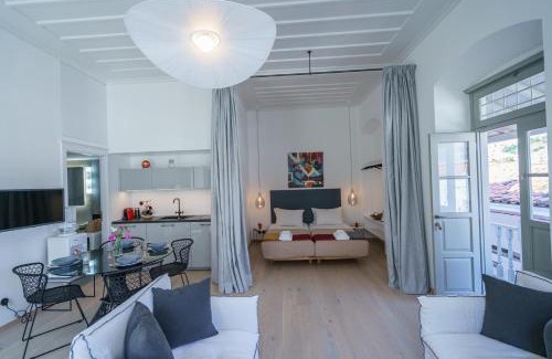 Hydra Apartment | LIVIN Hydra Legacy Suite
