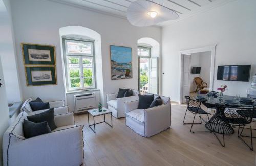 Hydra Apartment | LIVIN Hydra Legacy Suite