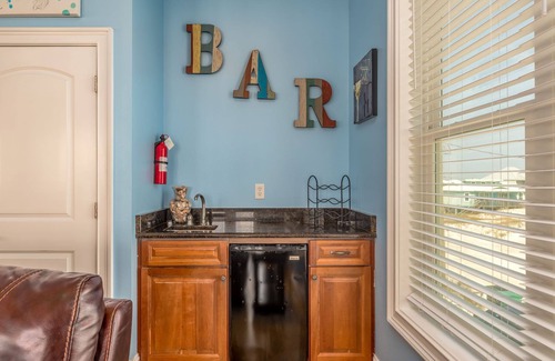 Dauphin Island House | Livin the Dream - Beachfront, 6/6, POOL, Pet Friendly, Sleeps 15