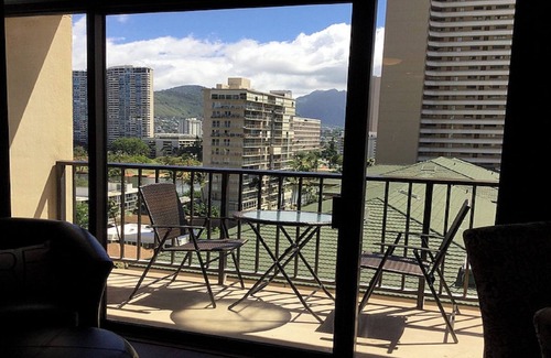 Waikiki Condo | Living Aloha! Walk to Beach, Luxury Row, Free Parking & Airline Emp. Discount