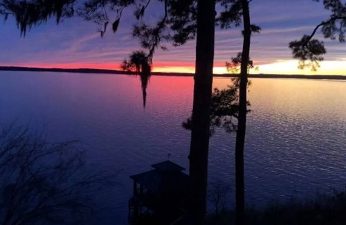 Negreet Villa | Living the Life on Toledo Bend Sleeps 8 Pool, Fishing, Golf.