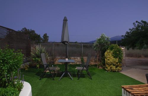 Vamos Apartment | Livingfy Apt with mountain view & garden