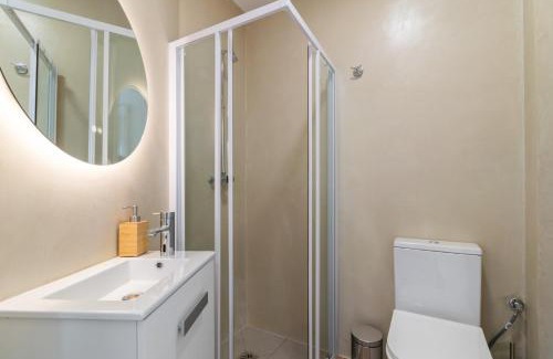 Collblanc y La Torrassa Hotel | Livinn House - Self Check in