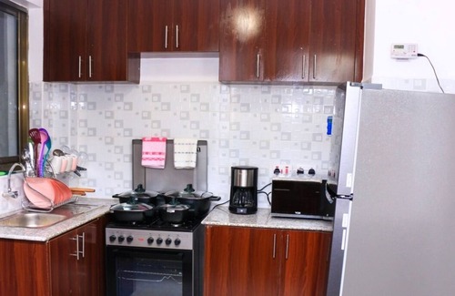 Athi River Apartment | LIWANDO PL, 3BR, 2BATH @GWA, 15 MINUTES FROM JKIA, W/WIFI, NETFLIX, WASHER, ETC