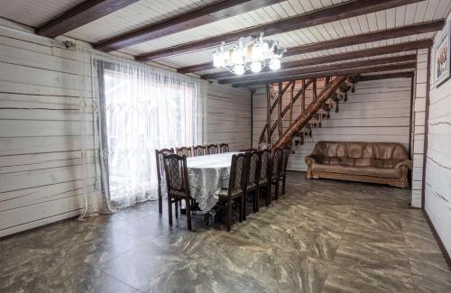 Mykulychyn House | Liz and Sophie