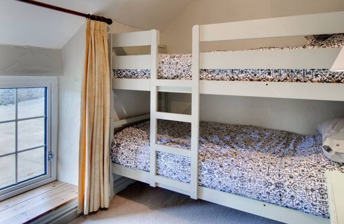 Garn Fadryn Apartment | Llofft Llyn in the beautiful Pwllheli