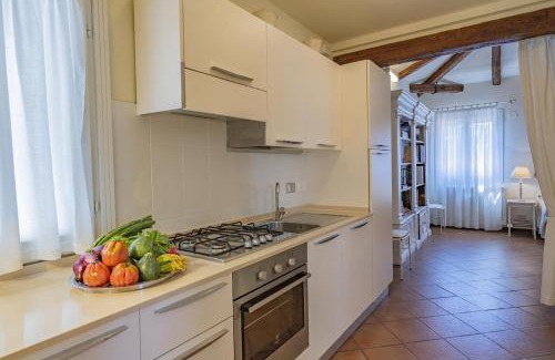 Dorsoduro Apartment | Lo Squero 3 Apartment with Balcony in Dorsoduro