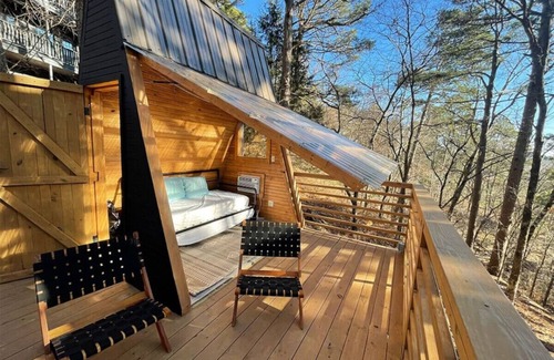 Eureka Springs RV Rental | Loblolly Pines 4 Adventure A frame