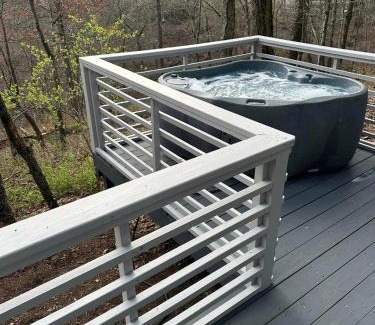 Eureka Springs House | Loblolly Pines Adventure Cabin 4 King
