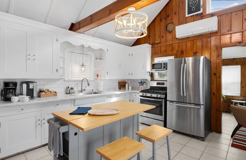 Dennis Port House | Lobster Trap & Glendon Midship Cottages - 5-Min Walk to Beach