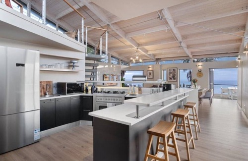 Camps Bay Villa | Lobster Villa — Luxury Seaside Family Retreat in Camps Bay