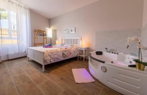 Lourdes Apartment | LOC TROTTEUR LE CACAO - Balnéo, Gare Lourdes