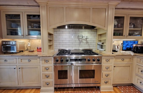 Laguna Beach House | Local Cheerful 4 Bedroom home with outdoor dining