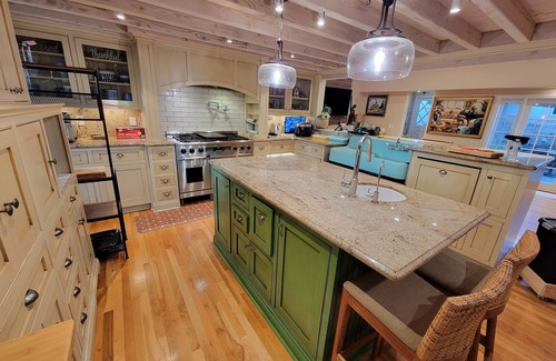 Laguna Beach House | Local Cheerful 4 Bedroom home with outdoor dining