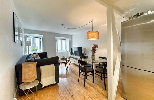 Santos Apartment | Local friendly up to 6 person apartment in the city center of Lisbon