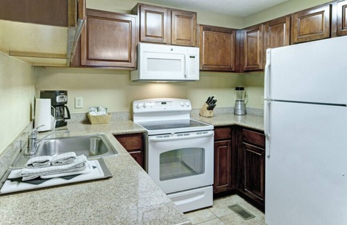 Williamsburg Resort | LOCAL HOST! Family Friendly Wyndham Kingsgate. Free Game Room, Pools + Mini Golf