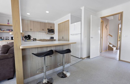 Paynesville House | Locanda - A welcoming and beautifully presented home located on the canals