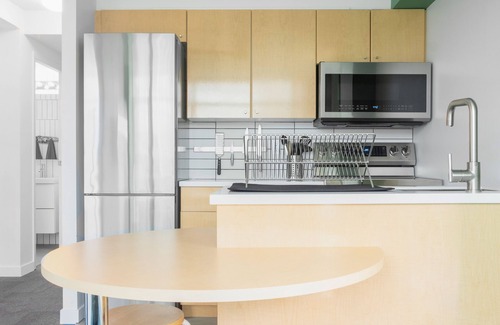 Vancouver Apartment | Located in an amazing neighbourhood (English Bay/Coal Harbour).