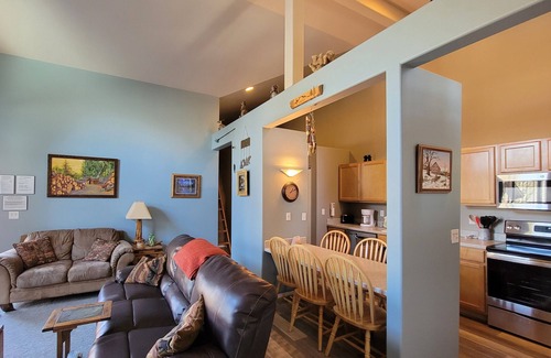 Sunriver House | Located in Sunriver Business Park, HD TV- unit i-2