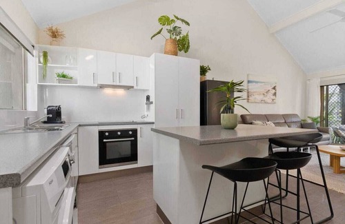 Noosaville Apartment | Located in the heart of Noosaville in the tropical 'The Islander' resort