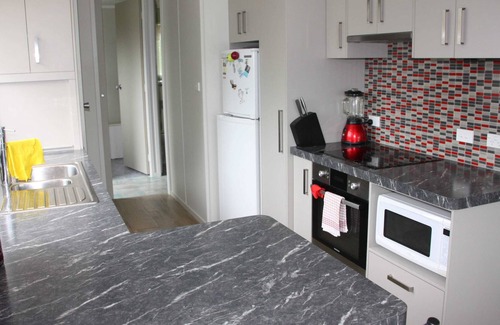 Kinloch House | Located in the heart of Kinloch village. Short walk to Lake Taupo, shop and res