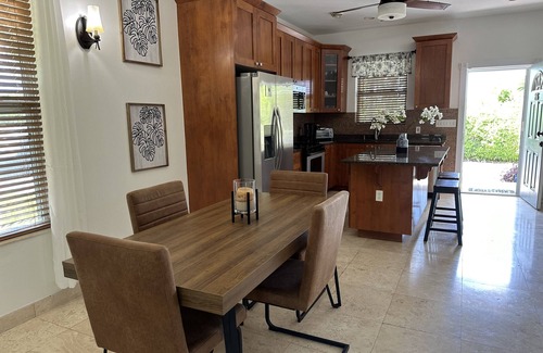 Grace Bay House | Located in the heart of Grace Bay and minutes away from the Grace Bay Beach.