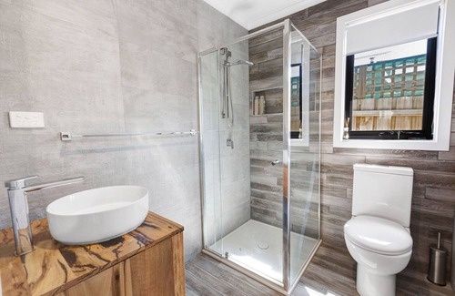 Lake Tyers Beach House | Located just a stone’s throw away from Lake Tyers and Water Wheel Tavern