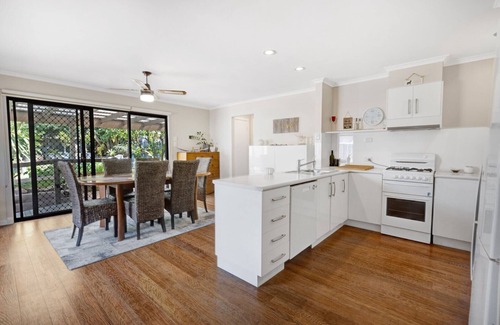 Lake Tyers Beach House | Located just a stone’s throw away from Lake Tyers and Water Wheel Tavern