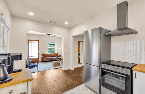 Childs Park House | Located near St Pete beaches, downtown Gulfport and short distance to Tampa