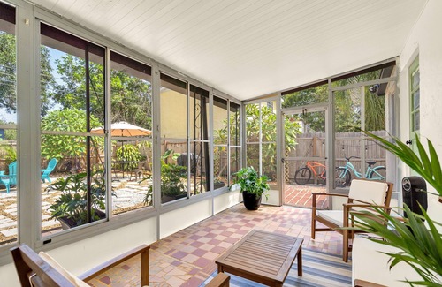 Childs Park House | Located near St Pete beaches, downtown Gulfport and short distance to Tampa