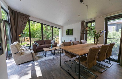 Wekerom House | Located on the edge of the forest with enclosed garden