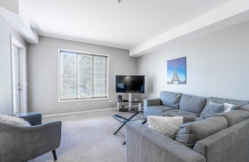 Quail Ridge Condo | Located on the third floor and right next to Quail Course at The Okanagan Golf Club,